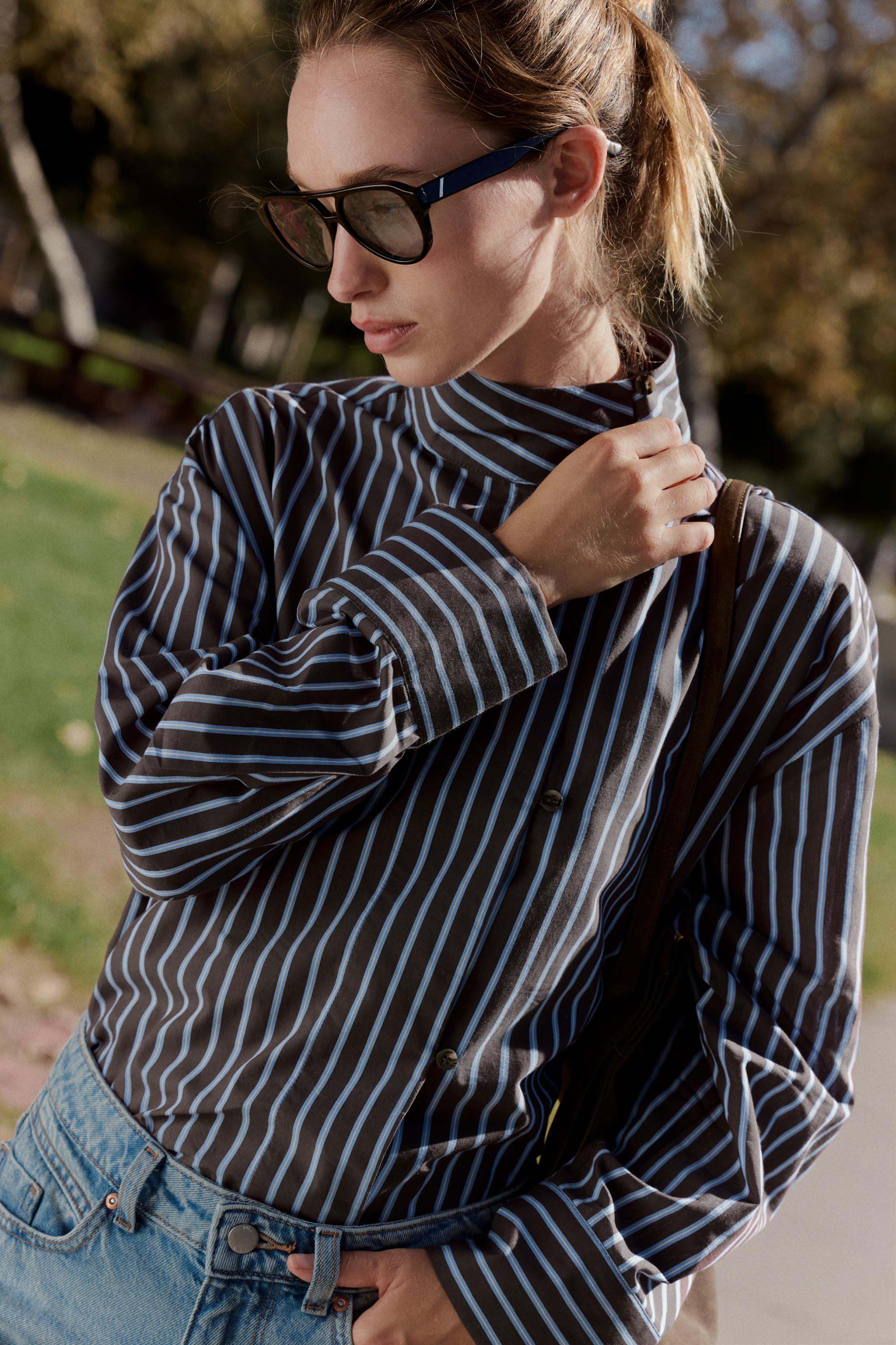 STRIPED HIGH-NECK SHIRT